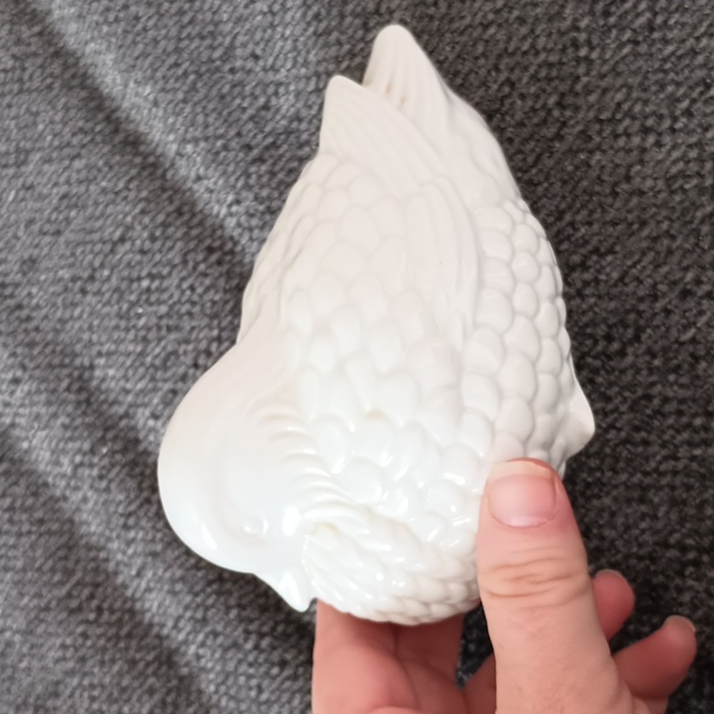 Vintage  porcelain bird is lovely. - Picture 2 of 3